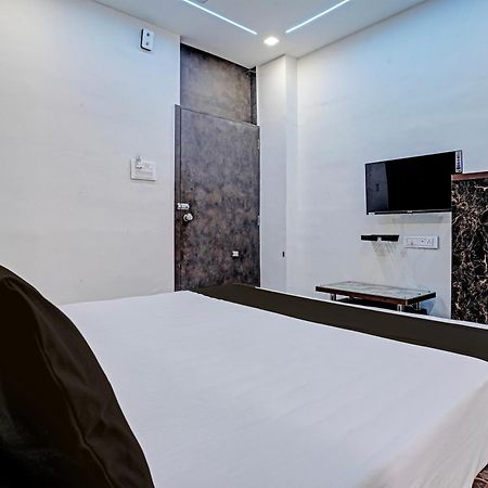 Hotel O White Palace Hotel Rajkot Esterno foto