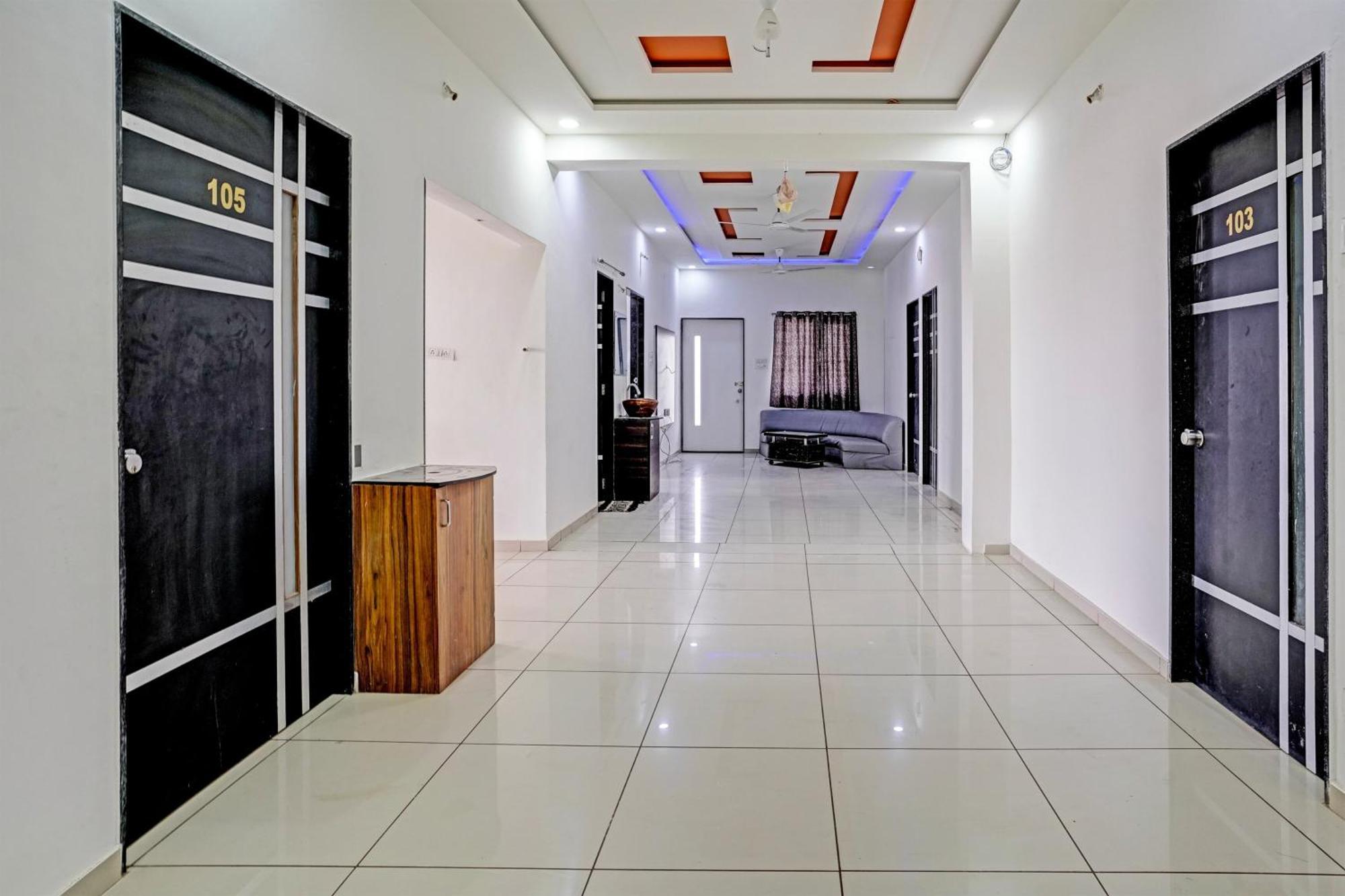 Hotel O White Palace Hotel Rajkot Esterno foto