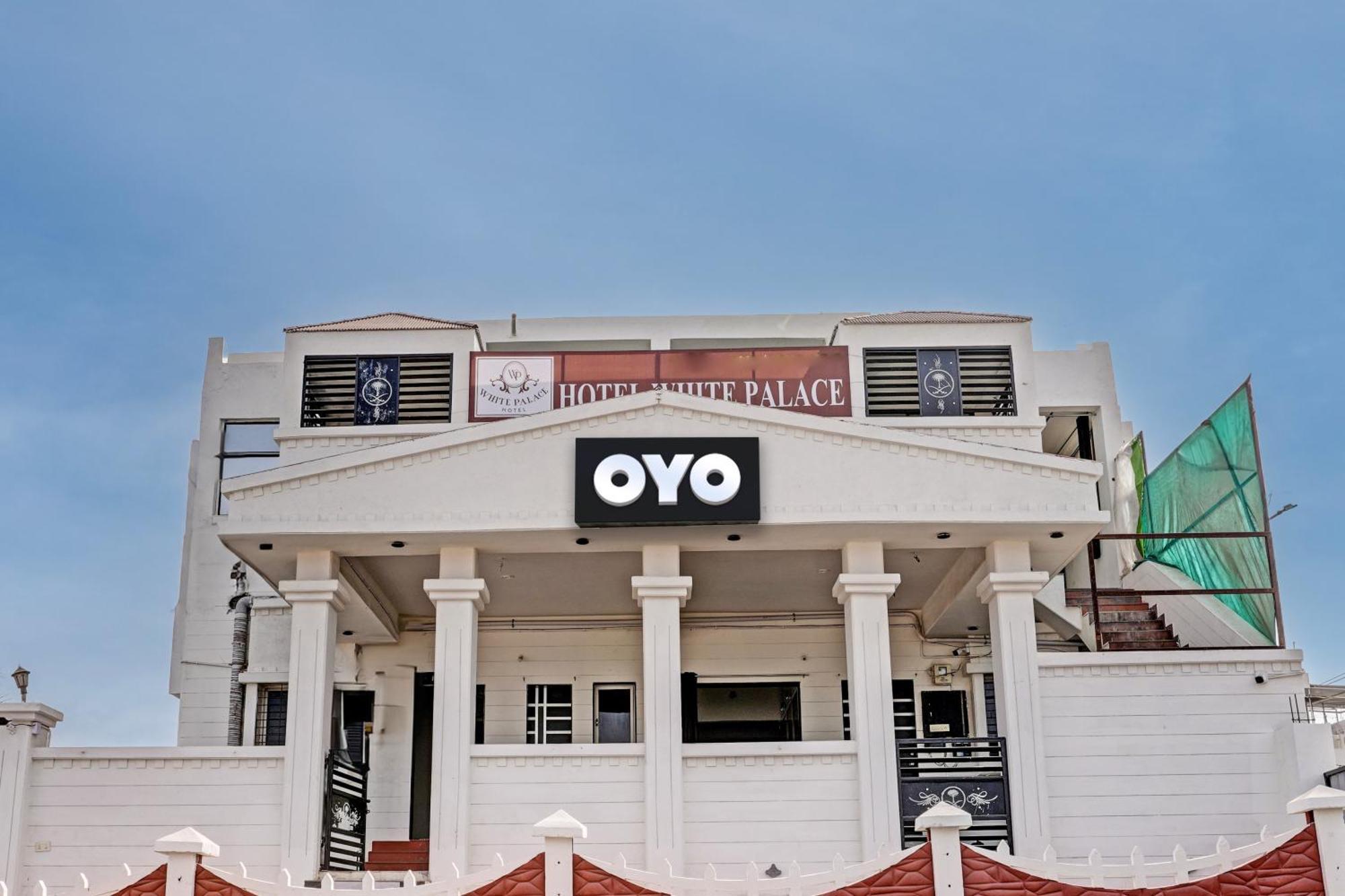 Hotel O White Palace Hotel Rajkot Esterno foto