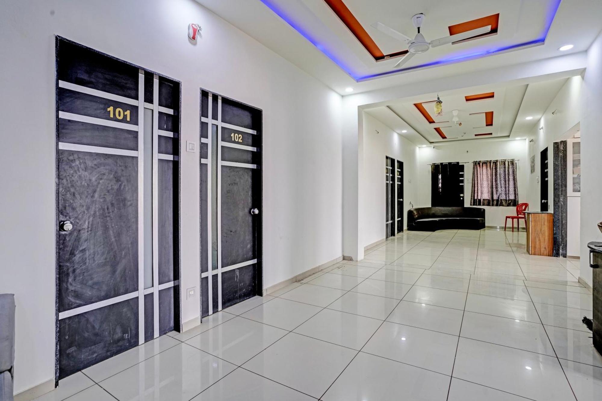 Hotel O White Palace Hotel Rajkot Esterno foto