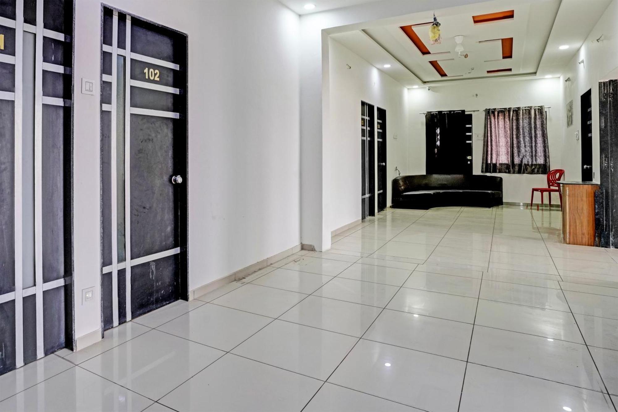 Hotel O White Palace Hotel Rajkot Esterno foto